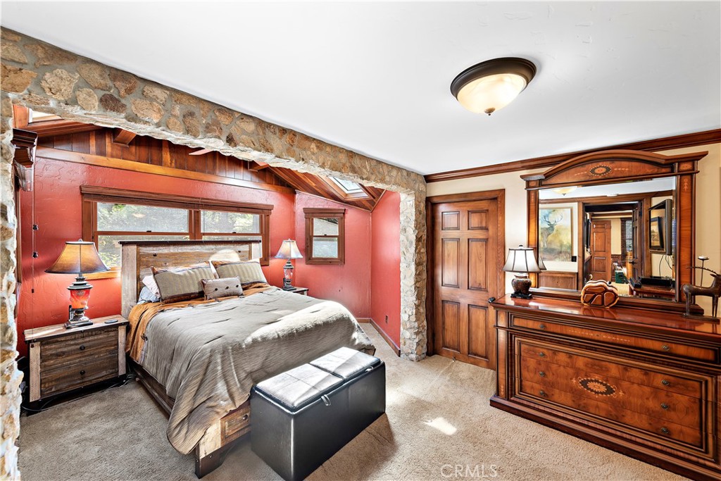 400 Cottage Grove Road Lake Arrowhead, CA 92352 - Photo 14 of 70 a bedroom with a bed and wooden floor