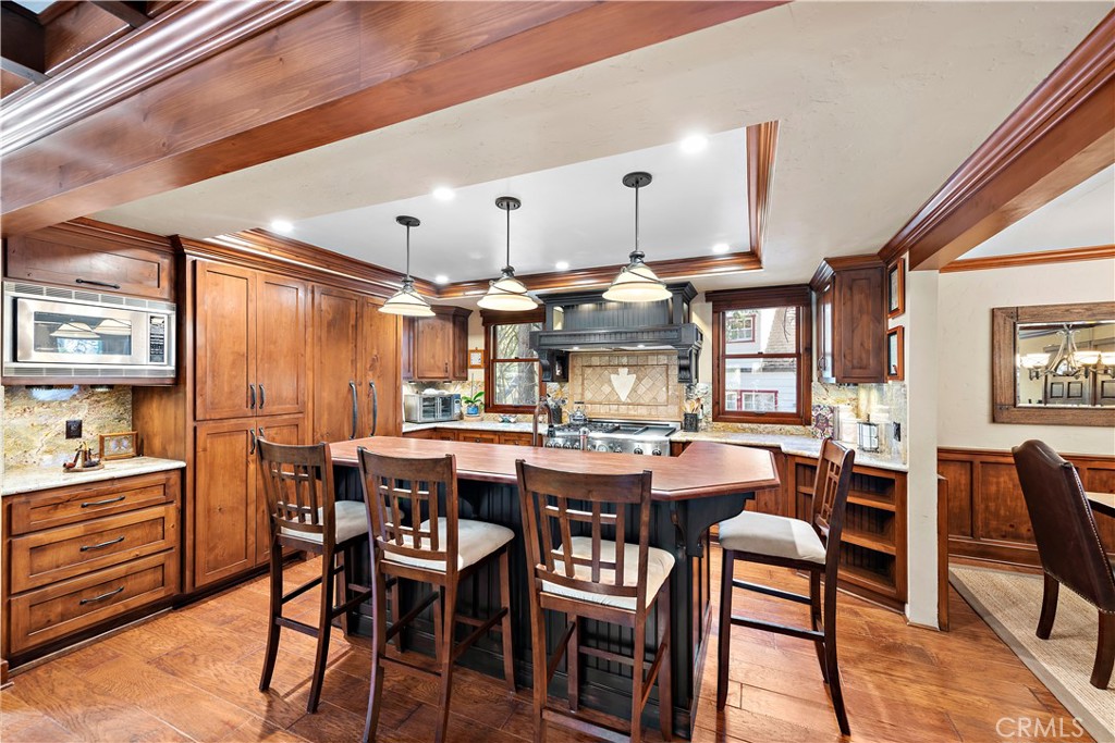 400 Cottage Grove Road Lake Arrowhead, CA 92352 - Photo 25 of 70 a view of a dining room with furniture and chandelier