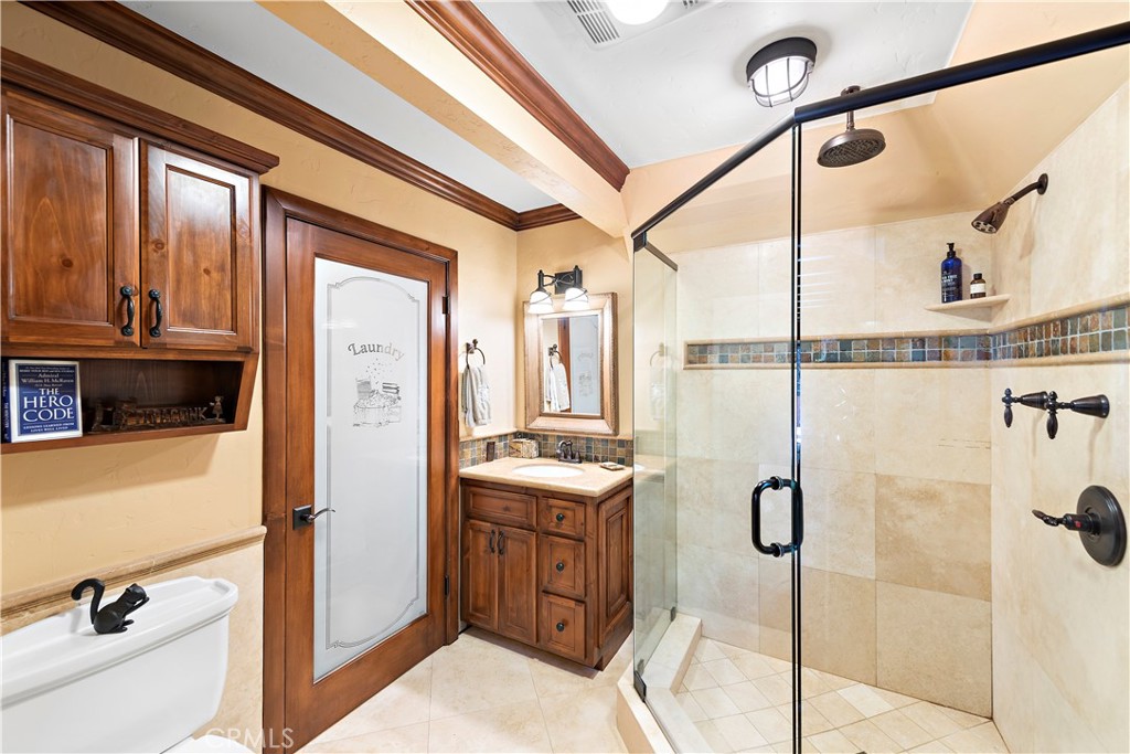 400 Cottage Grove Road Lake Arrowhead, CA 92352 - Photo 41 of 70 a bathroom with a tub and shower