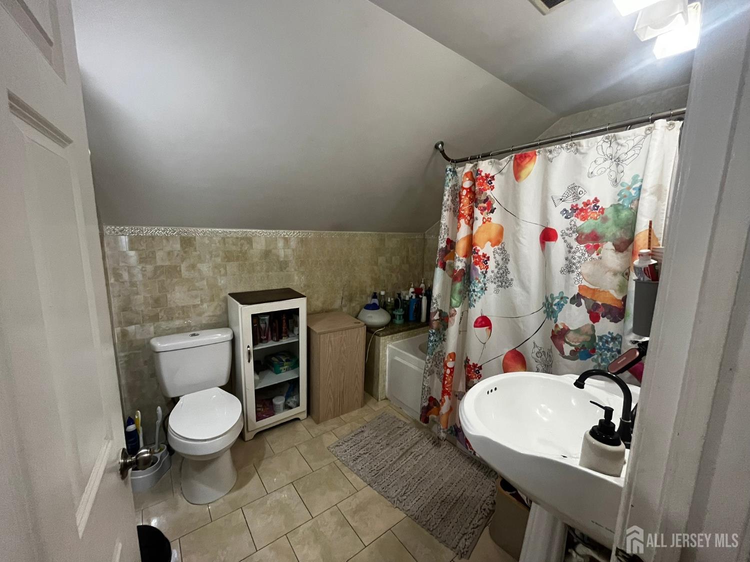 366 Jeffries Street Perth Amboy, NJ 08861 - Photo 8 of 9