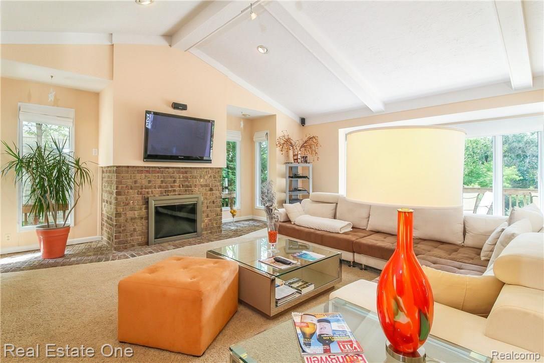 3258 Quail Ridge Circle Rochester, MI 48309 - Photo 11 of 85 009-Great_Room-4723049-large.jpg