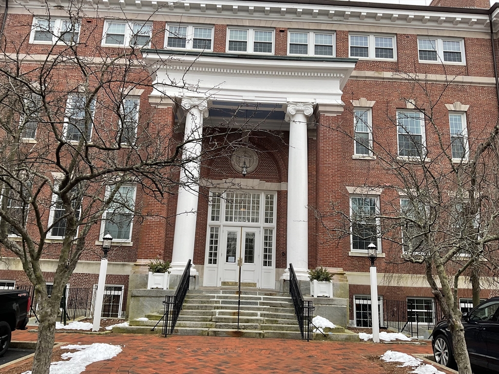 52 Sanborn Street, Unit 102 Reading, MA 01867 - Photo 1 of 25