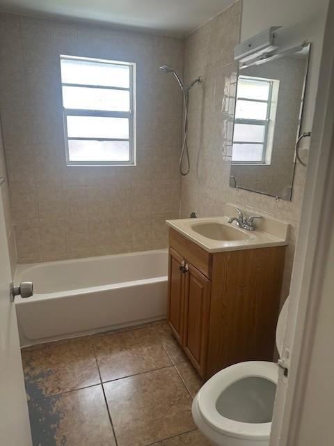 1141 Southeast 4th Avenue Fort Lauderdale, FL 33316 - Photo 10 of 25 a bathroom with a sink a toilet and a bathtub
