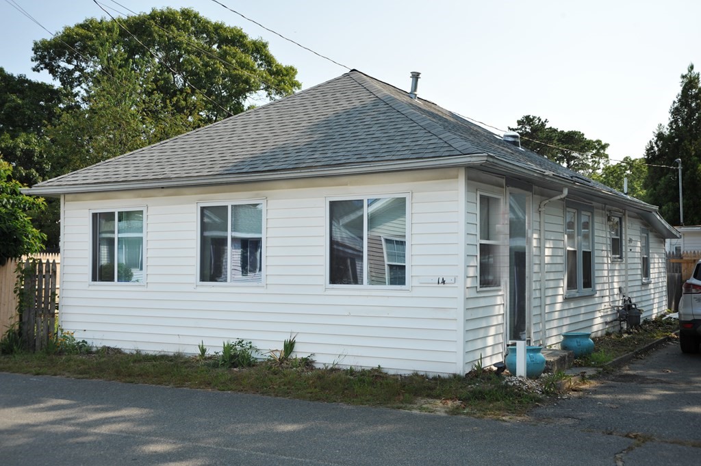 14 Barnes Street Wareham, MA 02571 - Photo 1 of 18 Gallery Image 1