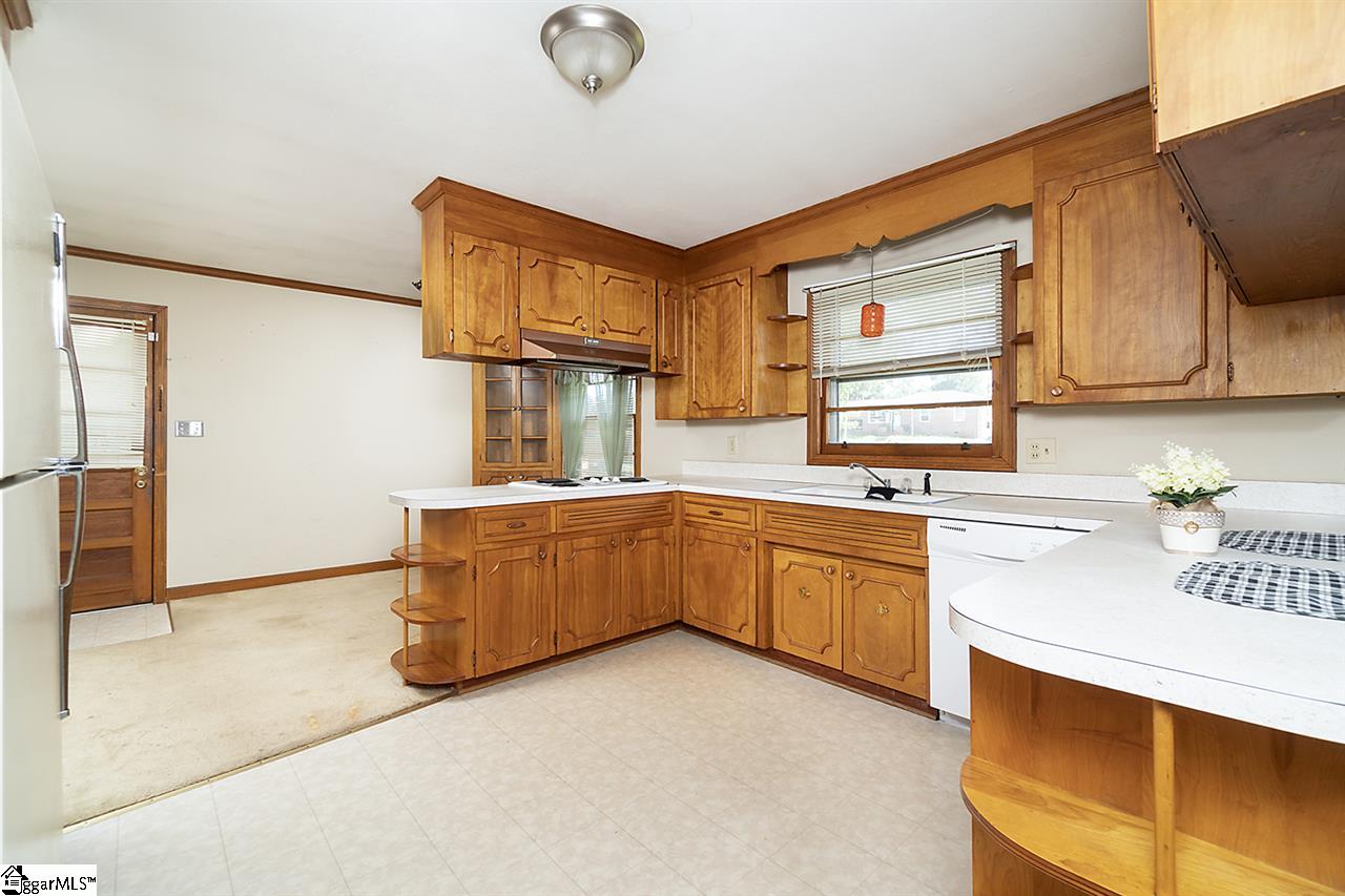 908 South Buncombe Road Greer, SC 29650 - Photo 8 of 22 Gallery Image 8