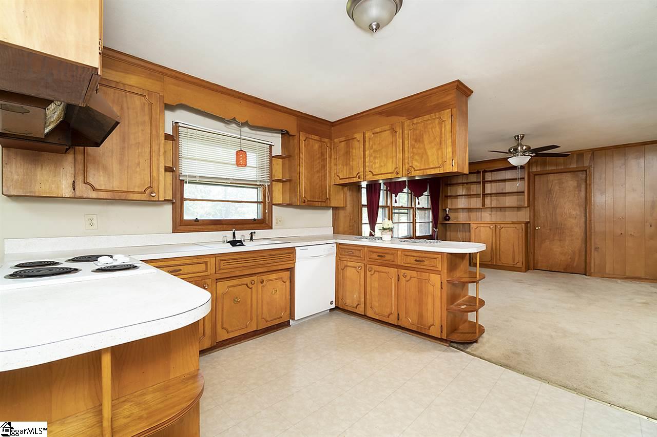 908 South Buncombe Road Greer, SC 29650 - Photo 9 of 22 Gallery Image 9