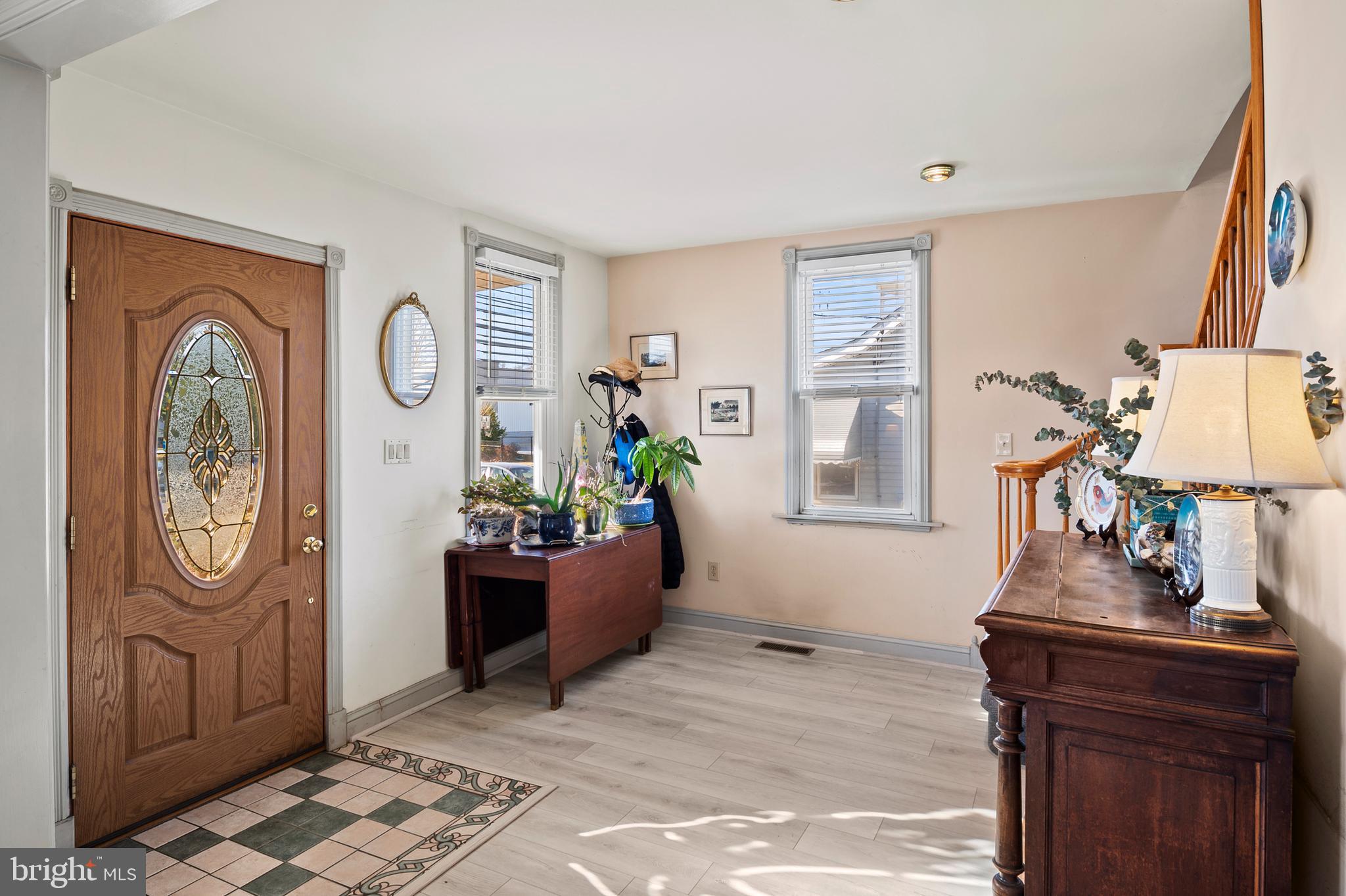 6508 North Point Road Baltimore, MD 21219 - Photo 4 of 34 Entryway