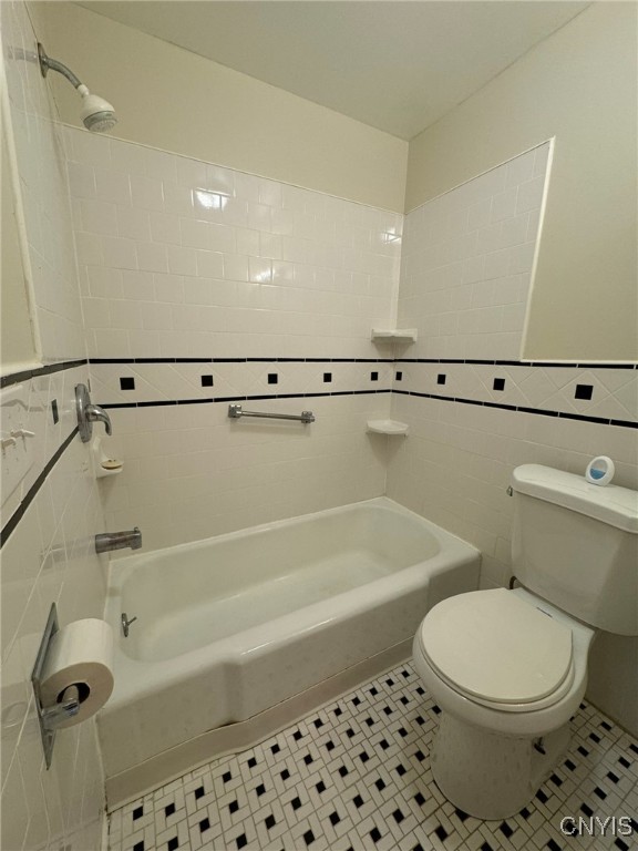 4307 Candlelight Lane Clay, NY 13090 - Photo 20 of 31 vintage black/white tile floors