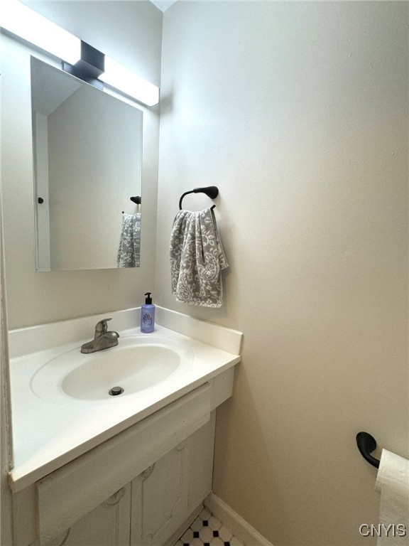 4307 Candlelight Lane Clay, NY 13090 - Photo 6 of 31 Updated half bath