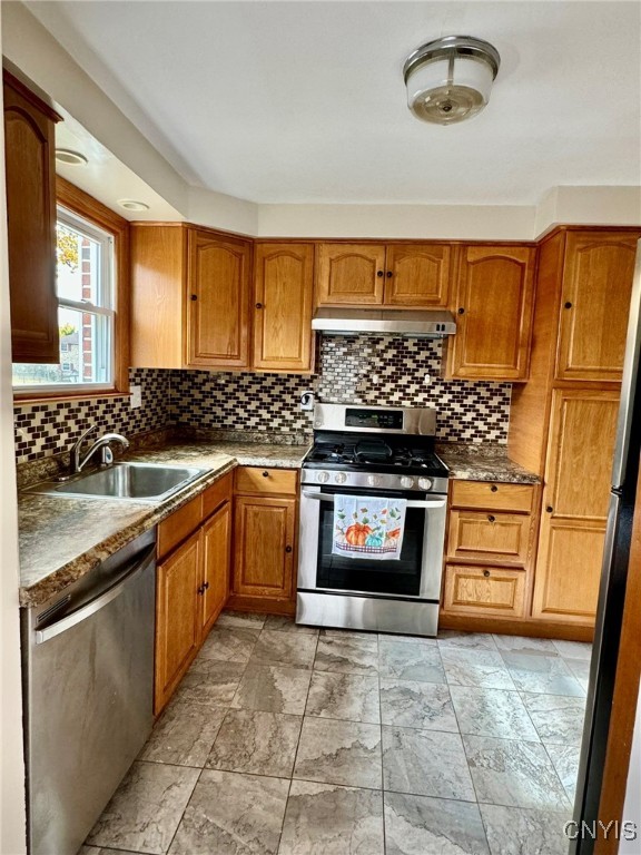 4307 Candlelight Lane Clay, NY 13090 - Photo 8 of 31 Light, bright updated kitchen