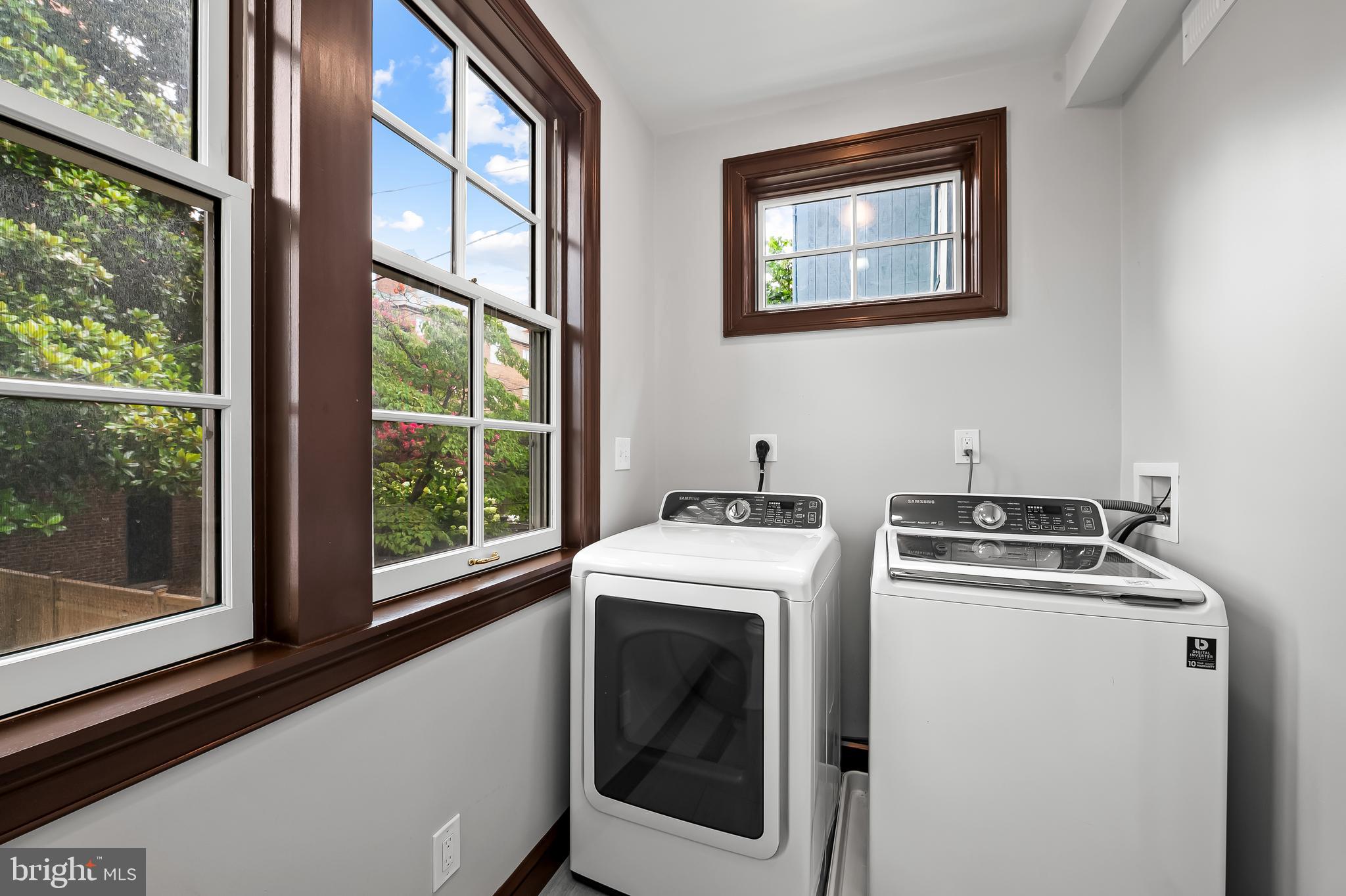 1431 Park Avenue Baltimore, MD 21217 - Photo 24 of 55 a utility room with dryer and washer