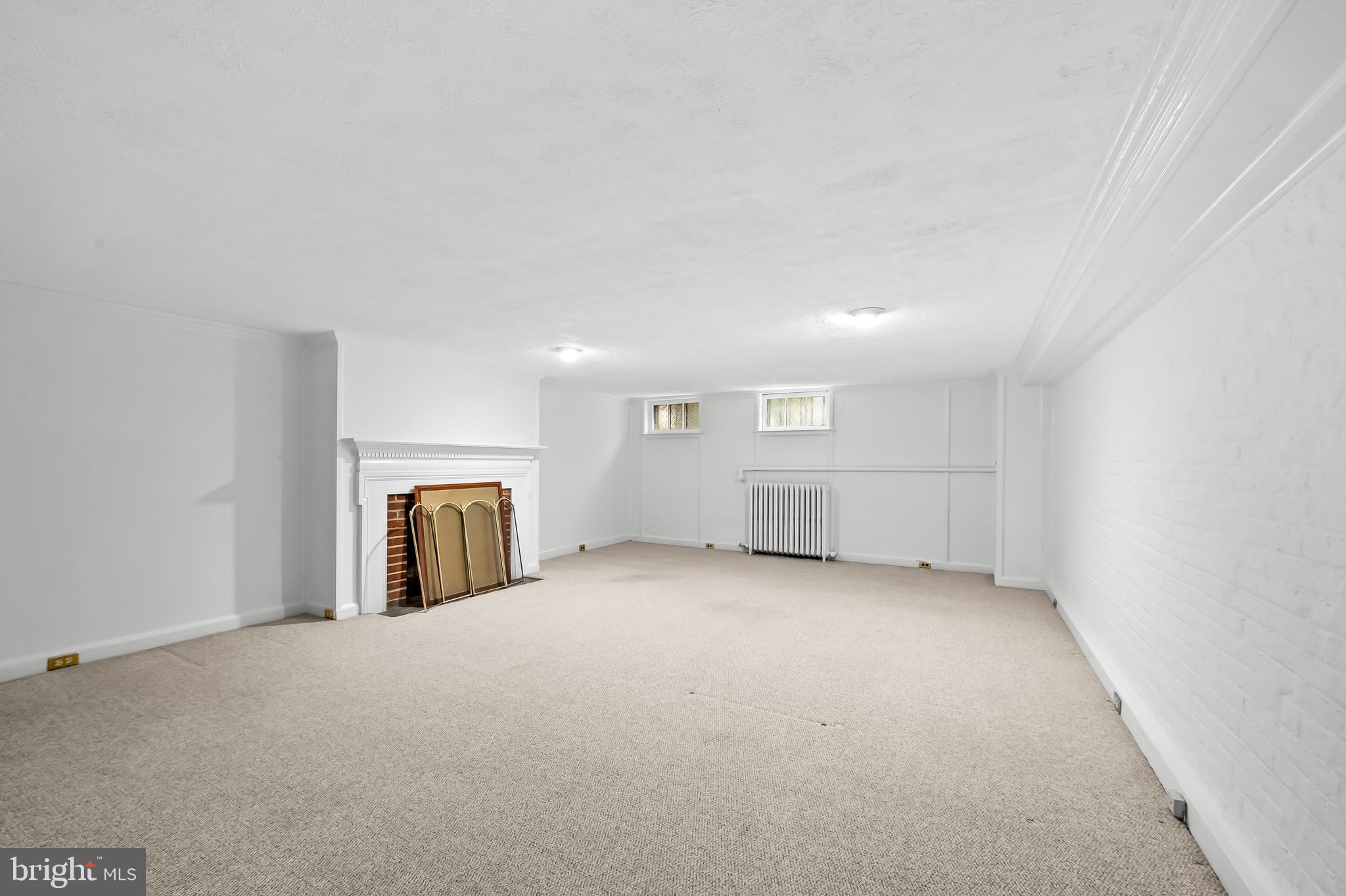 1431 Park Avenue Baltimore, MD 21217 - Photo 40 of 55 an empty room with windows