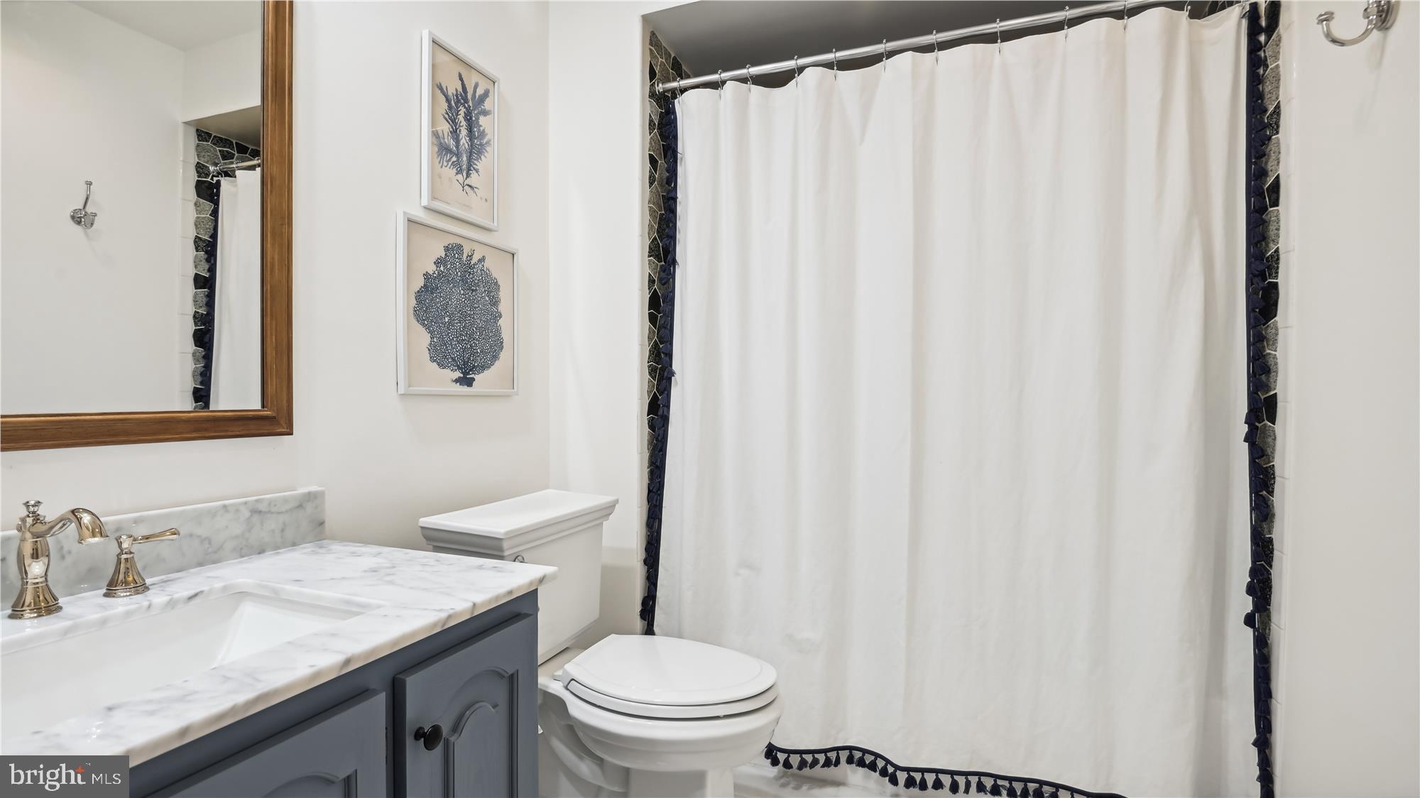 11803 Grey Birch Place Reston, VA 20191 - Photo 17 of 44 Bathroom 3 w/Carrera Marble countertop