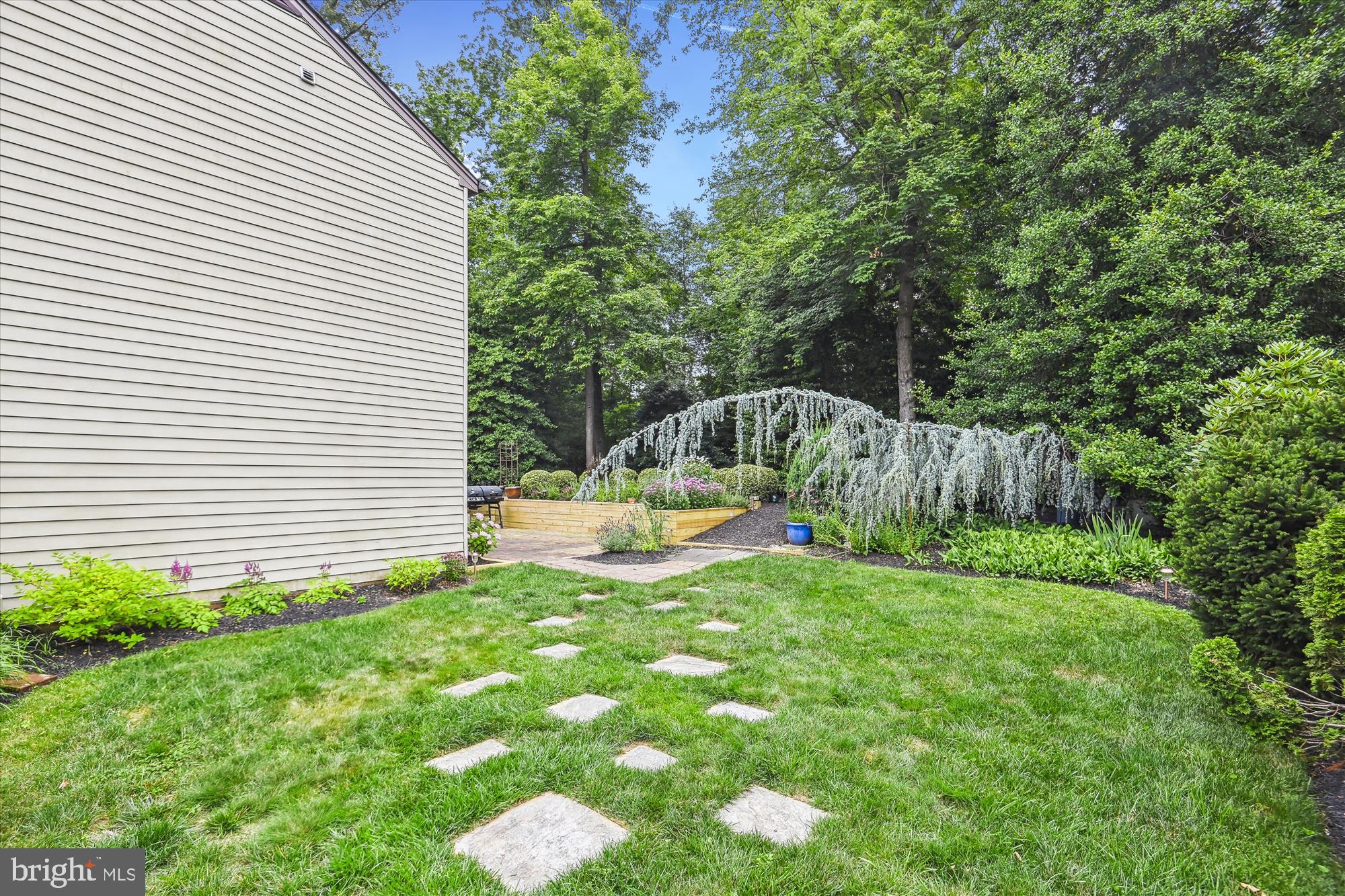 11803 Grey Birch Place Reston, VA 20191 - Photo 32 of 44 Side walkway