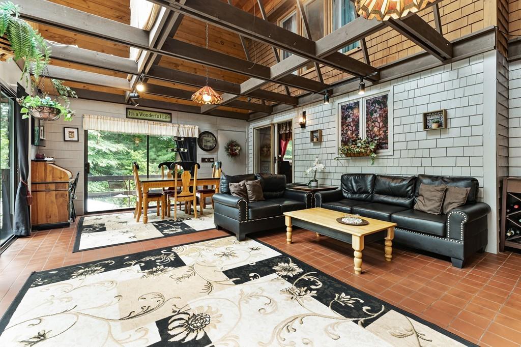 33 R F Higgins Drive Norwell, MA 02061 - Photo 4 of 34 a outdoor living space with furniture