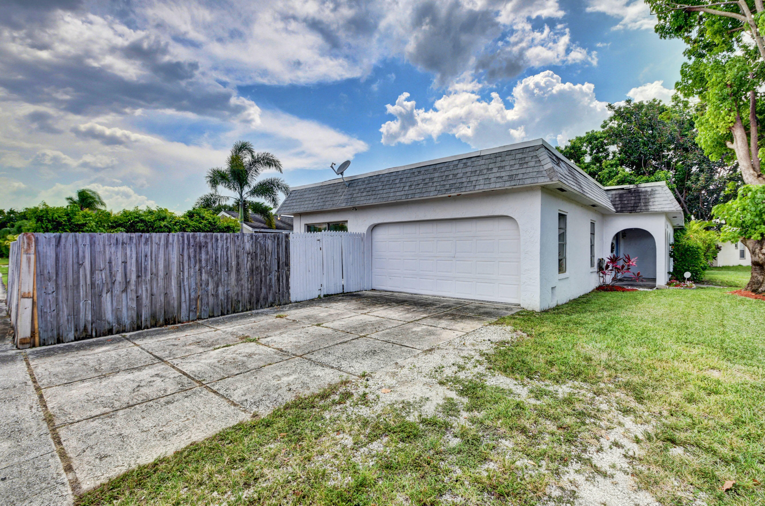 22790 Southwest 65th Avenue Boca Raton, FL 33428 - Photo 3 of 27 a backyard of a house with lots of green space