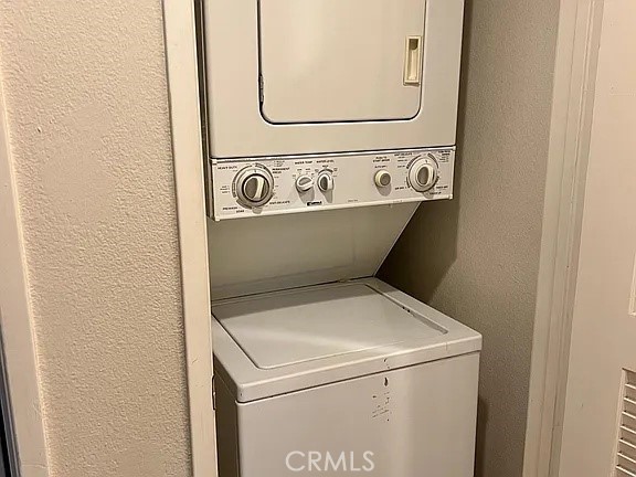 26456 Arboretum Way, Unit 1104 Murrieta, CA 92563 - Photo 10 of 12 a utility room with dryer and washer