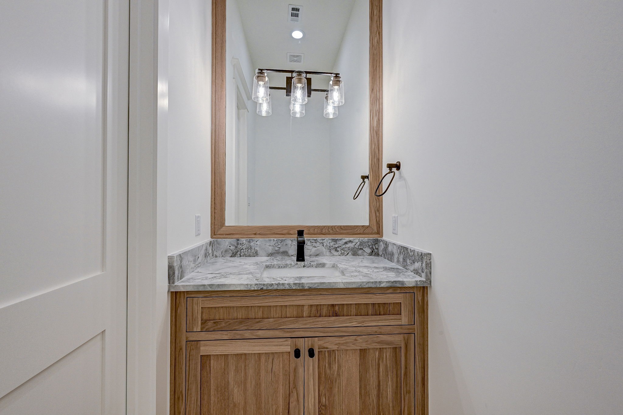 1315 Waverly Street Houston, TX 77008 - Photo 17 of 40 a sink and a mirror