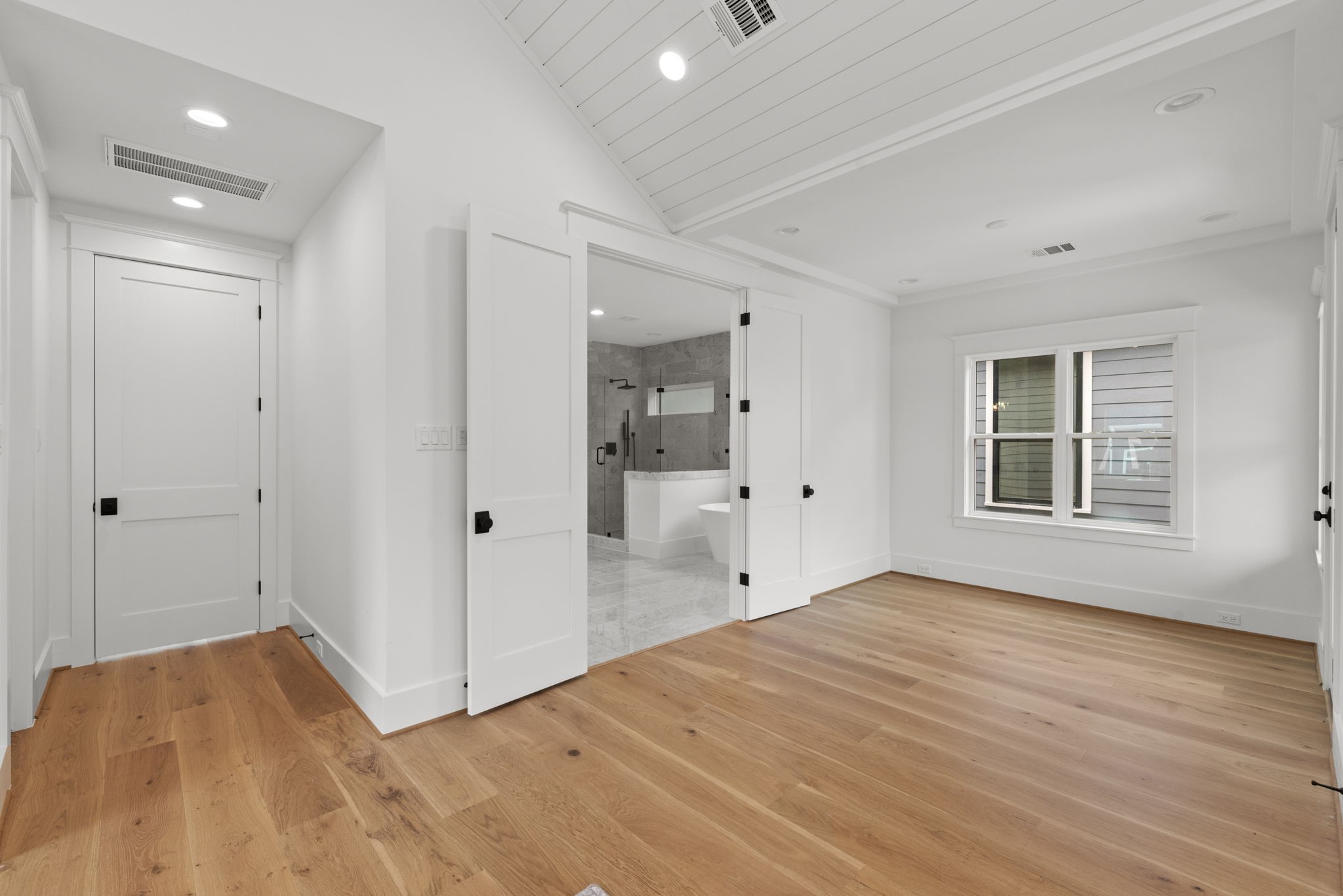1315 Waverly Street Houston, TX 77008 - Photo 23 of 40 a view of an empty room with wooden floor and a window