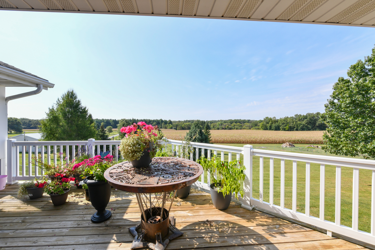 9702 West State Road 81 Beloit, WI 53511 - Photo 18 of 60 Deck
