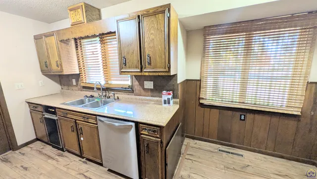 $187,900 | 619 Elmwood Lane, Burlington, KS 66839