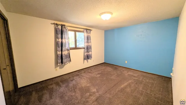 $187,900 | 619 Elmwood Lane, Burlington, KS 66839