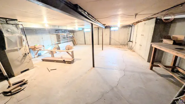 $187,900 | 619 Elmwood Lane, Burlington, KS 66839