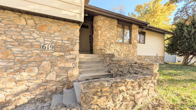 $187,900 | 619 Elmwood Lane, Burlington, KS 66839