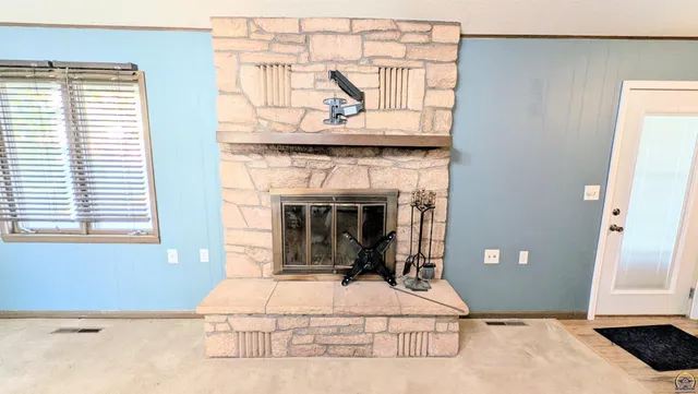 $187,900 | 619 Elmwood Lane, Burlington, KS 66839