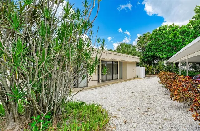 $399,000 | 1510 1st Avenue West, Unit 205, Bradenton, FL 34205