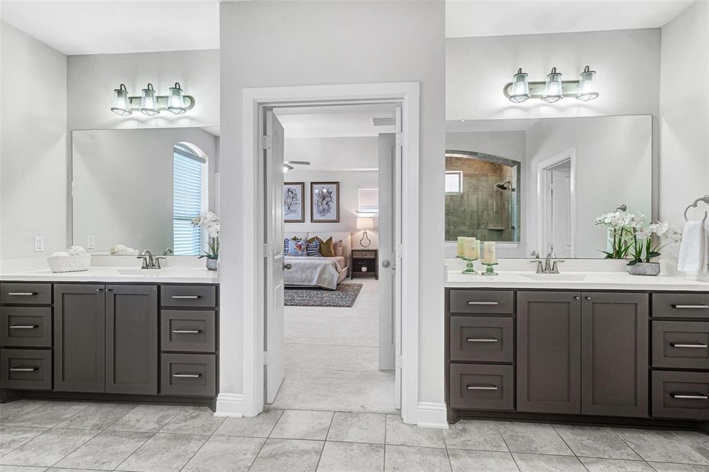 3613 Gloucester Road Richardson, TX 75082 - Photo 18 of 34 Large & Luxurious primary bathroom