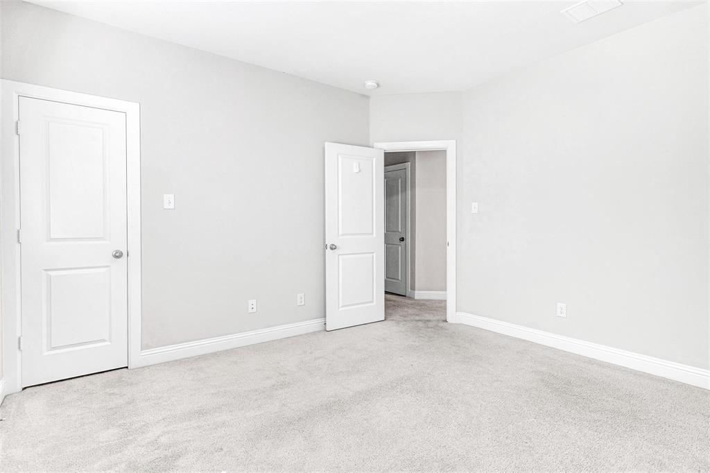 3613 Gloucester Road Richardson, TX 75082 - Photo 26 of 34 Two secondary bedrooms upstairs share a full bathroom