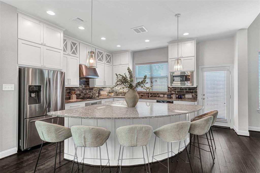 3613 Gloucester Road Richardson, TX 75082 - Photo 8 of 34 Eat-in kitchen features granite, SS appliances incl. gas cooking with vent to exterior