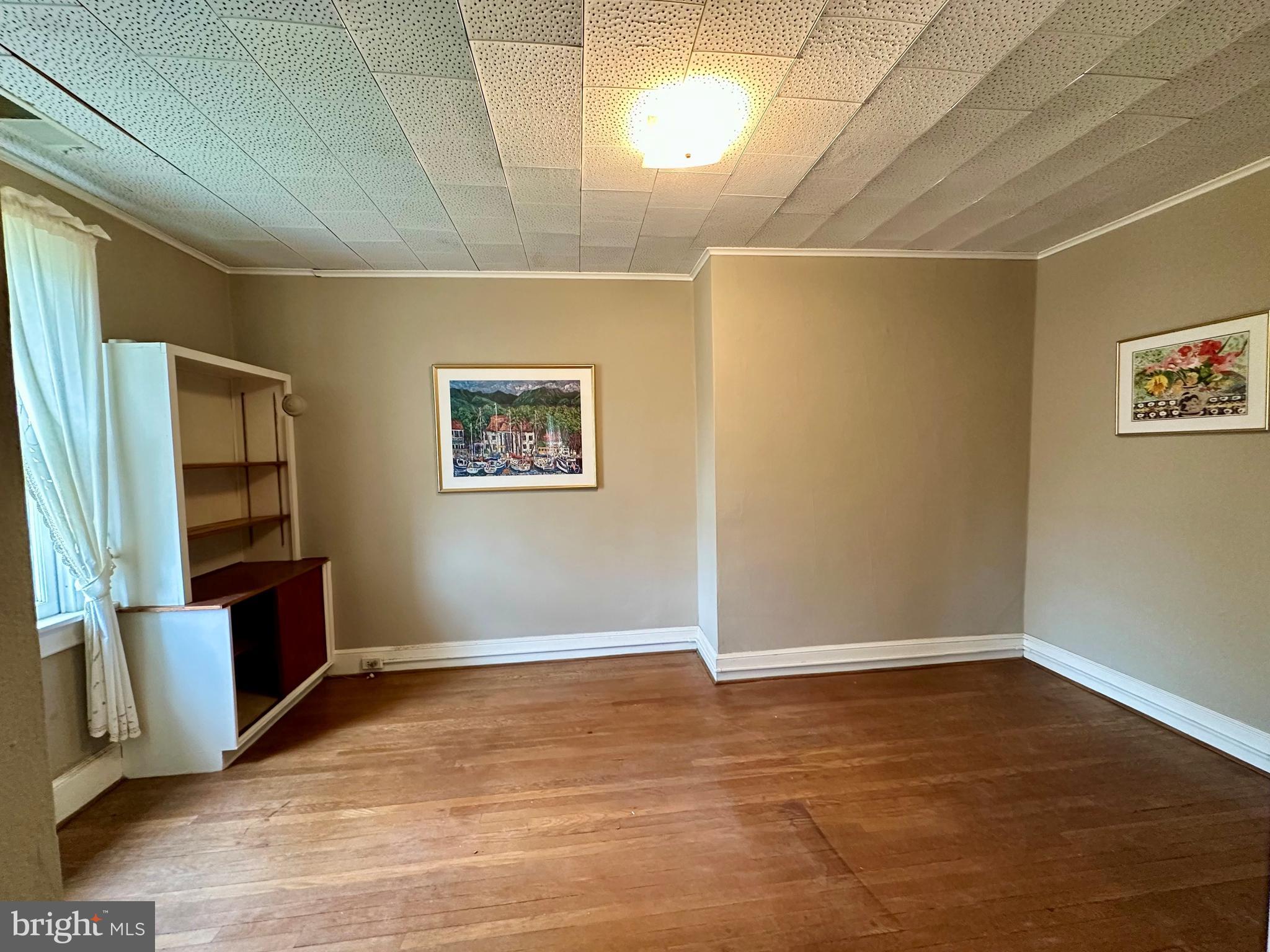 112 Elmhurst Road Baltimore, MD 21210 - Photo 20 of 29 a view of a livingroom with wooden floor