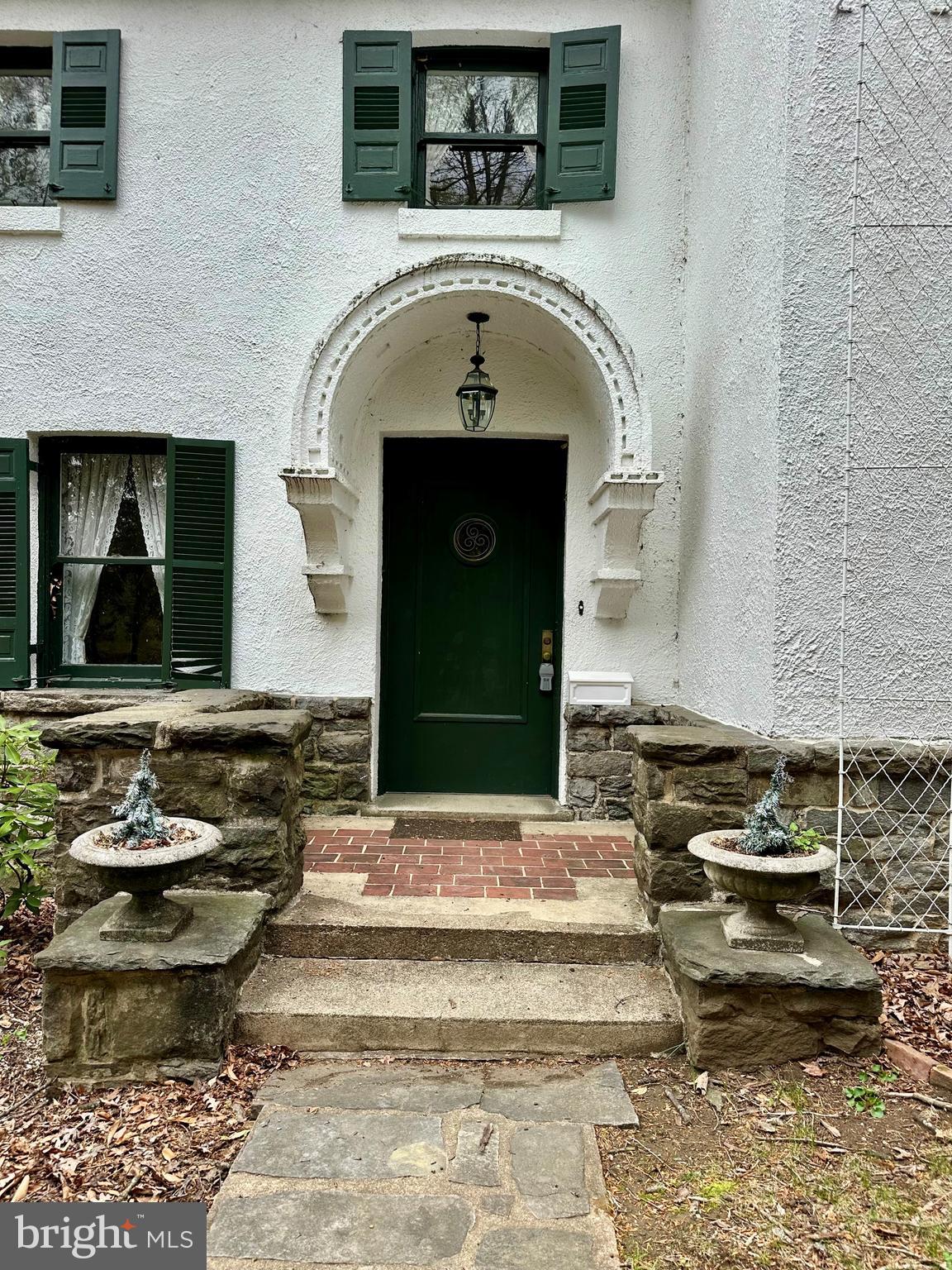 112 Elmhurst Road Baltimore, MD 21210 - Photo 2 of 29 a living room with fireplace furniture and rug