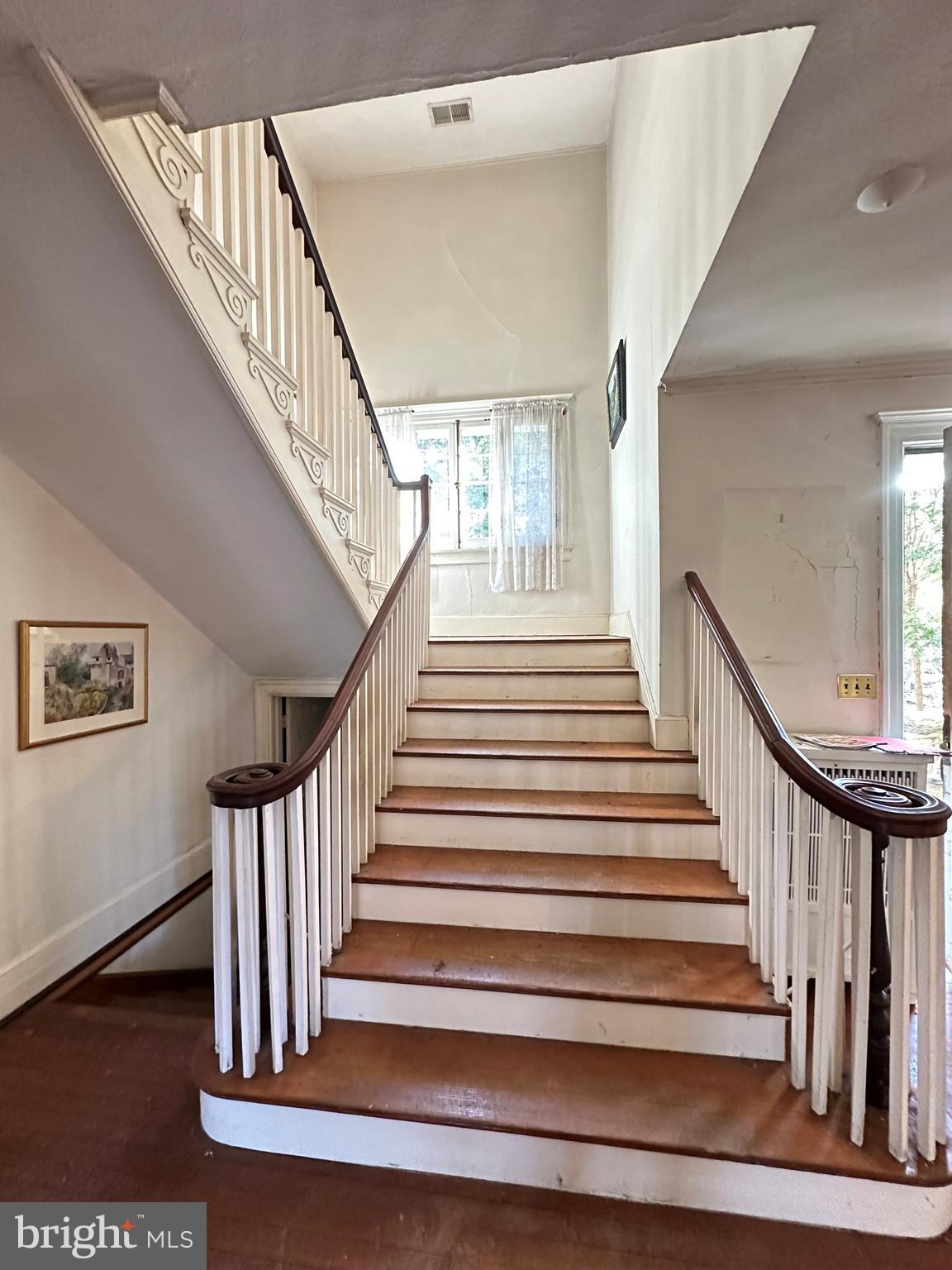 112 Elmhurst Road Baltimore, MD 21210 - Photo 7 of 29 a view of entryway
