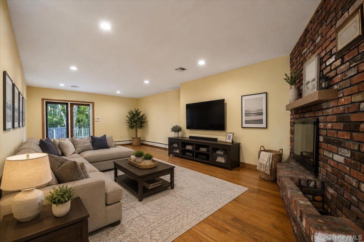 151 Seaman Neck Road Dix Hills, NY 11746 - Photo 14 of 35