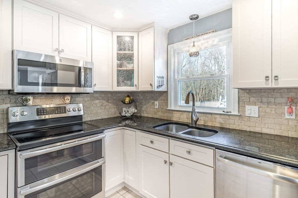 5 Daniel Road Wakefield, MA 01880 - Photo 9 of 21 Gallery Image 9