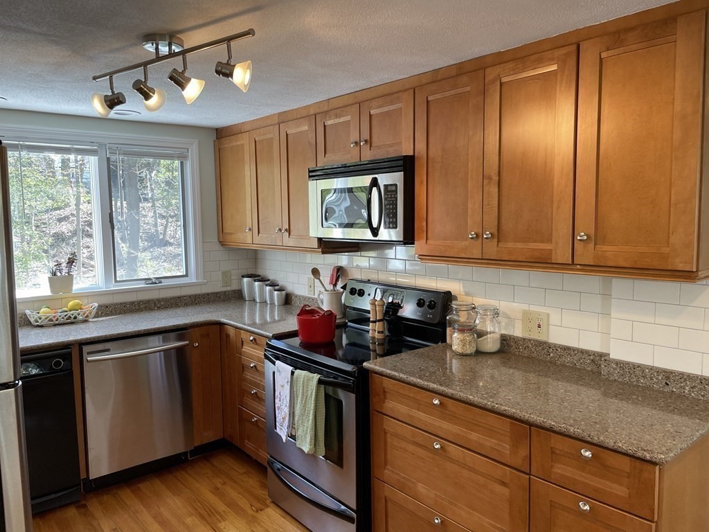 14 Avalon Road Stoneham, MA 02180 - Photo 5 of 29 Gallery Image 5