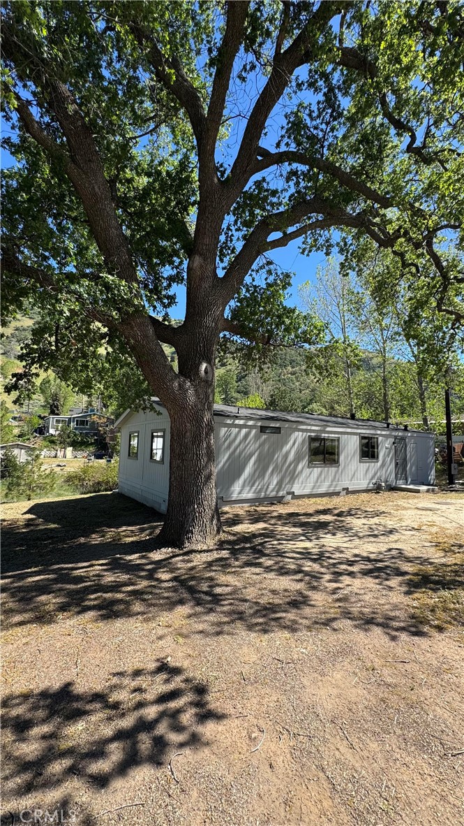 2720 Lebec Oaks Road Lebec, CA 93243 - Photo 14 of 24 a view of a backyard of a house