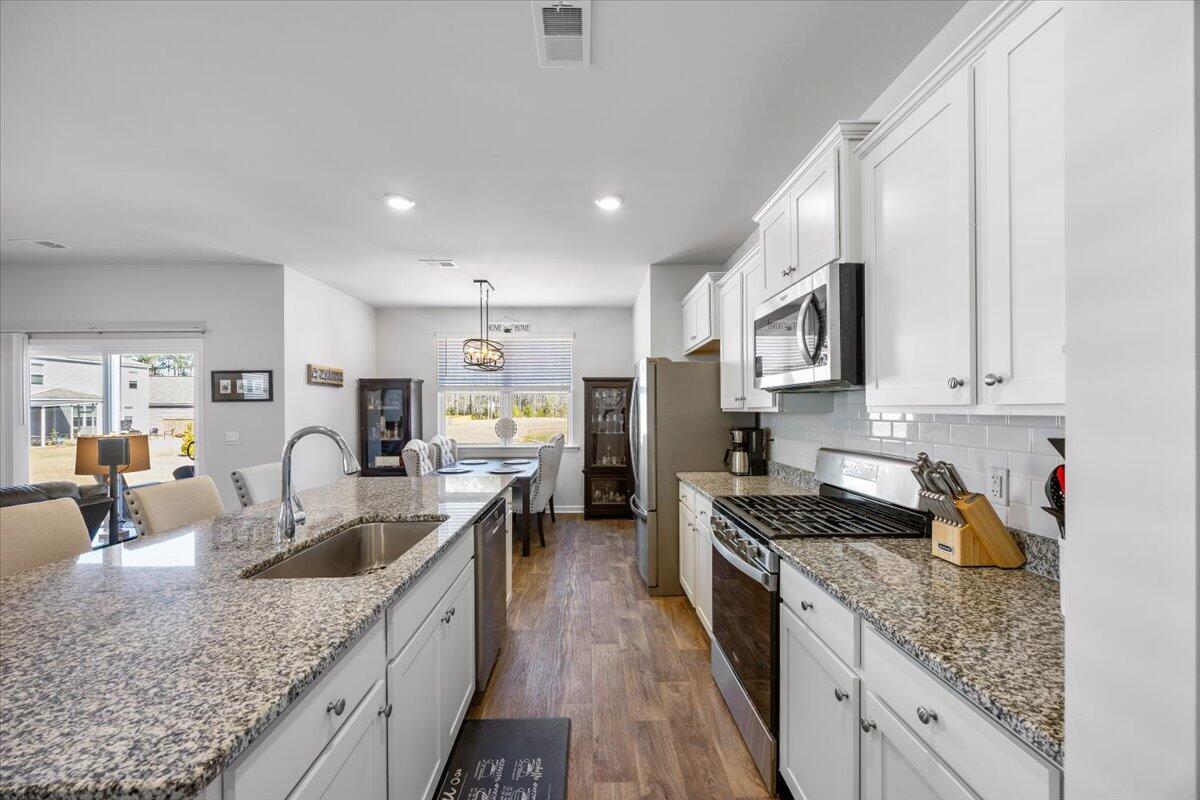 422 Cedarview Road Summerville, SC 29486 - Photo 13 of 36 Kitchen