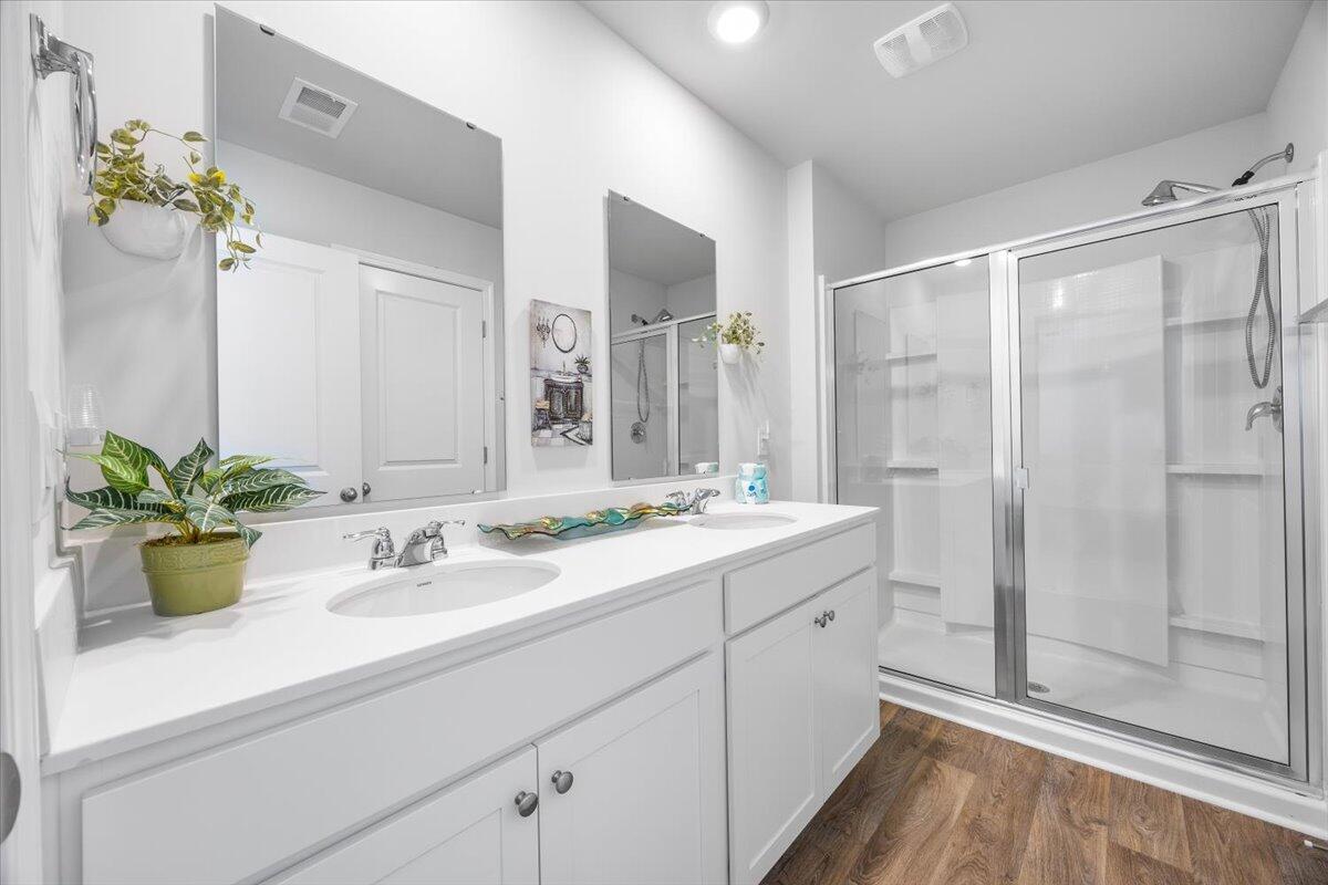 422 Cedarview Road Summerville, SC 29486 - Photo 28 of 36 Guest Bathroom