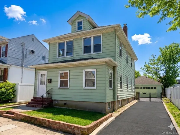 $975,000 | 4 Davis Avenue, Port Washington, NY 11050