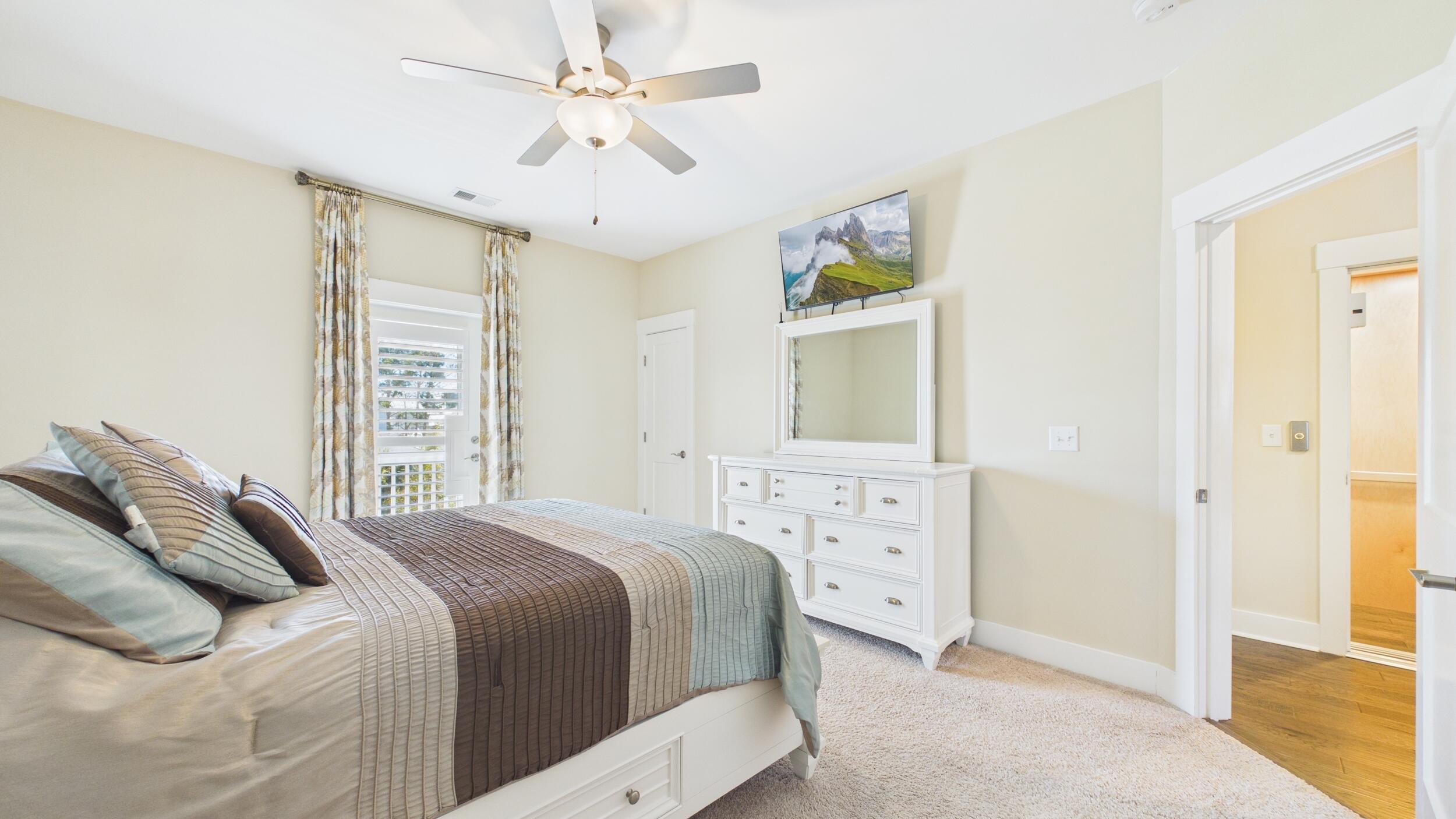 926 Cochran Street Charleston, SC 29492 - Photo 26 of 42 second bedroom
