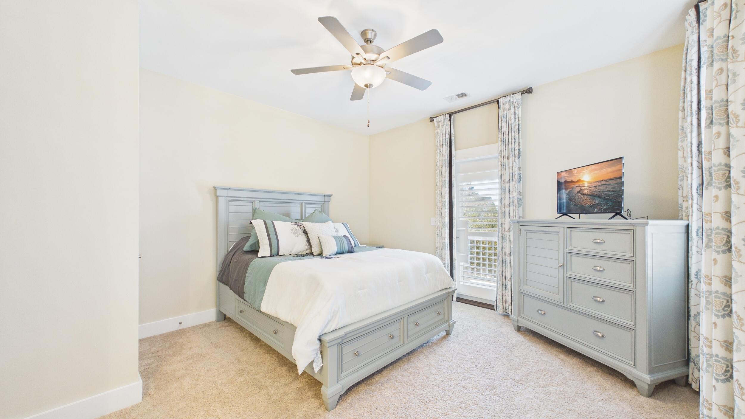 926 Cochran Street Charleston, SC 29492 - Photo 27 of 42 third bedroom