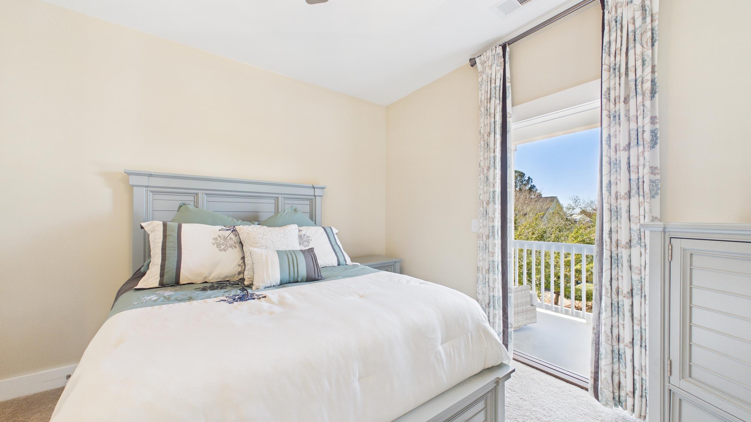 926 Cochran Street Charleston, SC 29492 - Photo 28 of 42 third bedroom