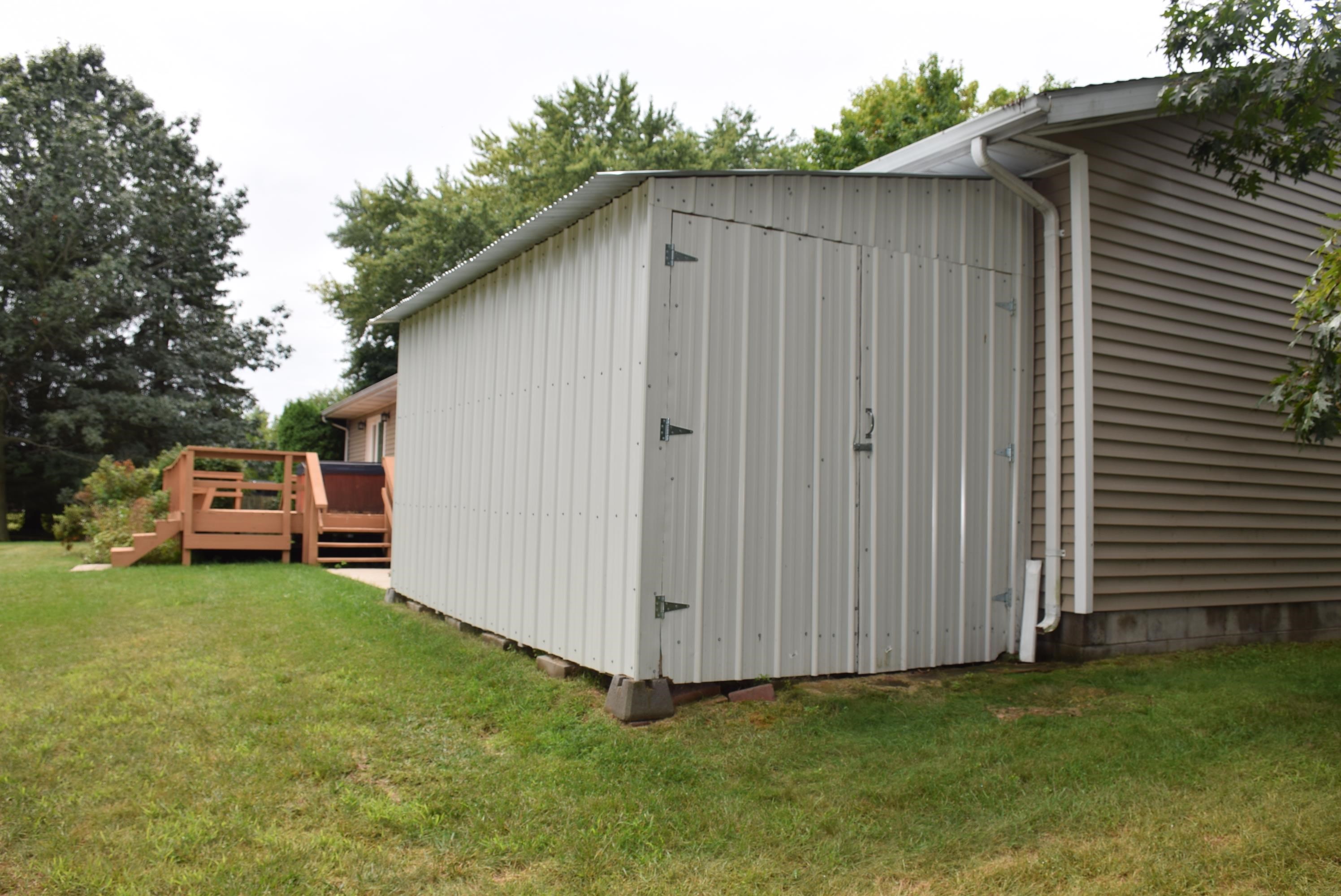 953 South Crawford Road Mount Pleasant, MI 48858 - Photo 22 of 23 1904354-21.JPG