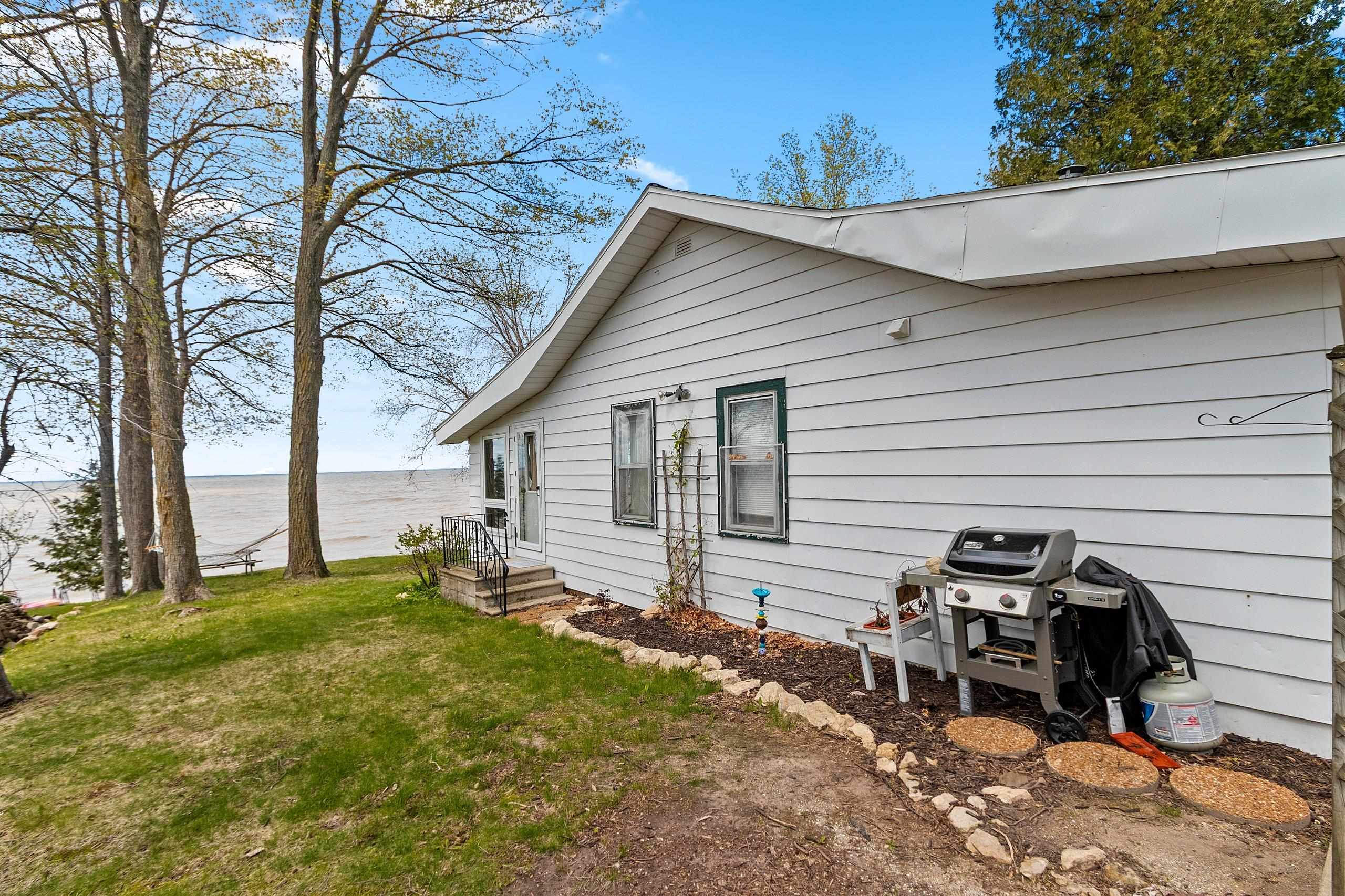 5083 Edgewater Beach Road Green Bay, WI 54311 - Photo 36 of 43