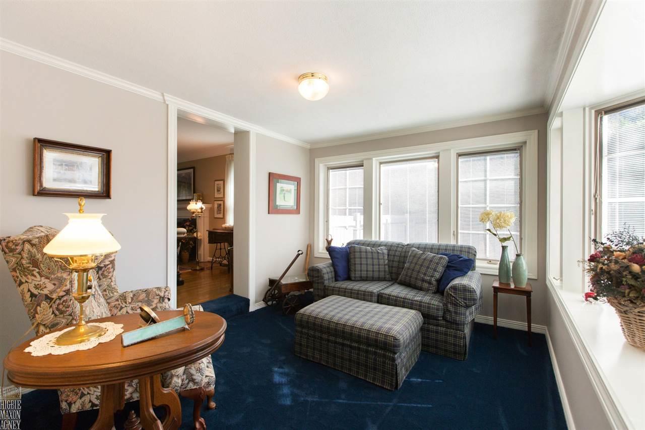 329 Ridgemont Road Grosse Pointe, MI 48236 - Photo 9 of 26 31332611-8.JPG