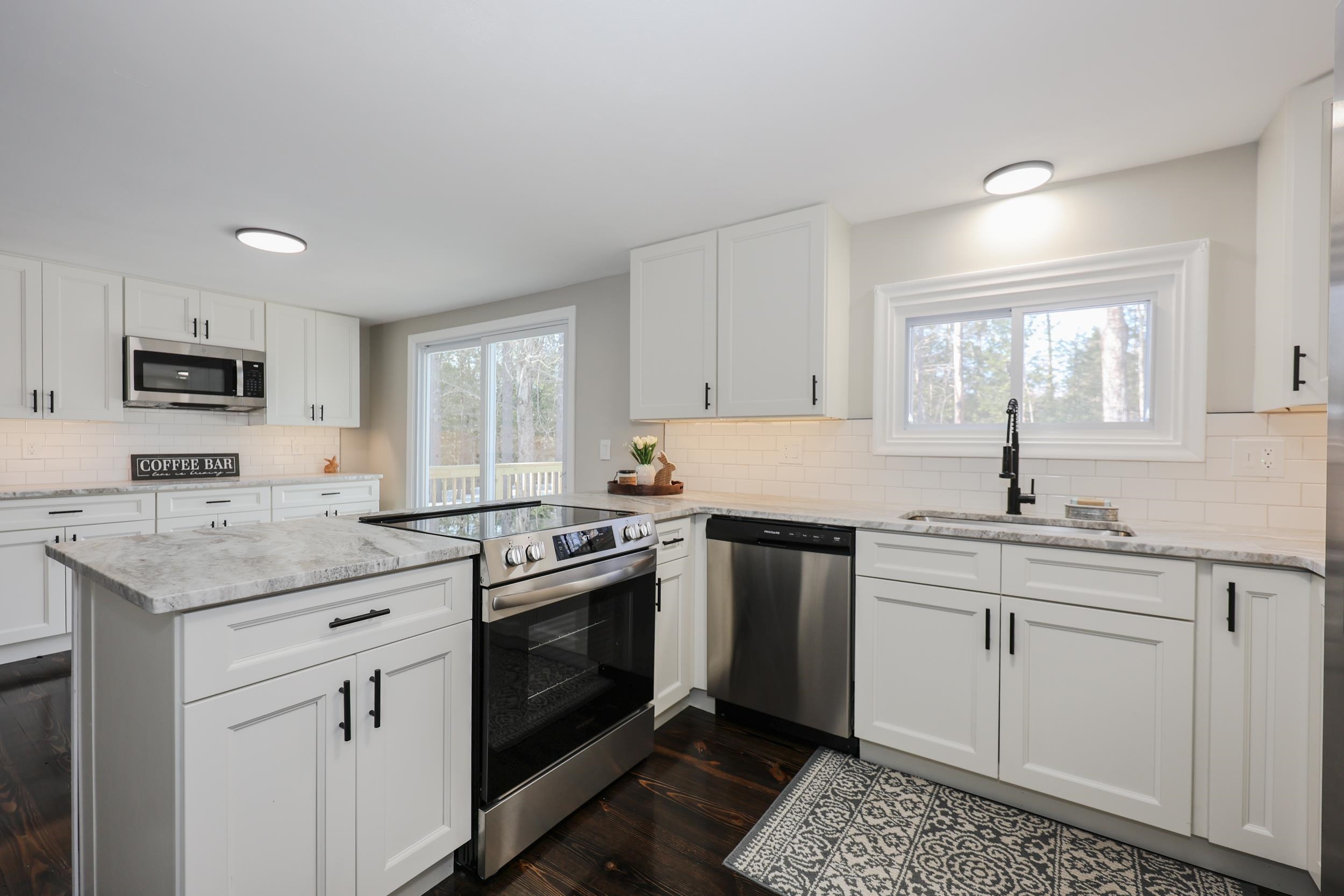 39 Hunter Drive Epping, NH 03042 - Photo 2 of 22